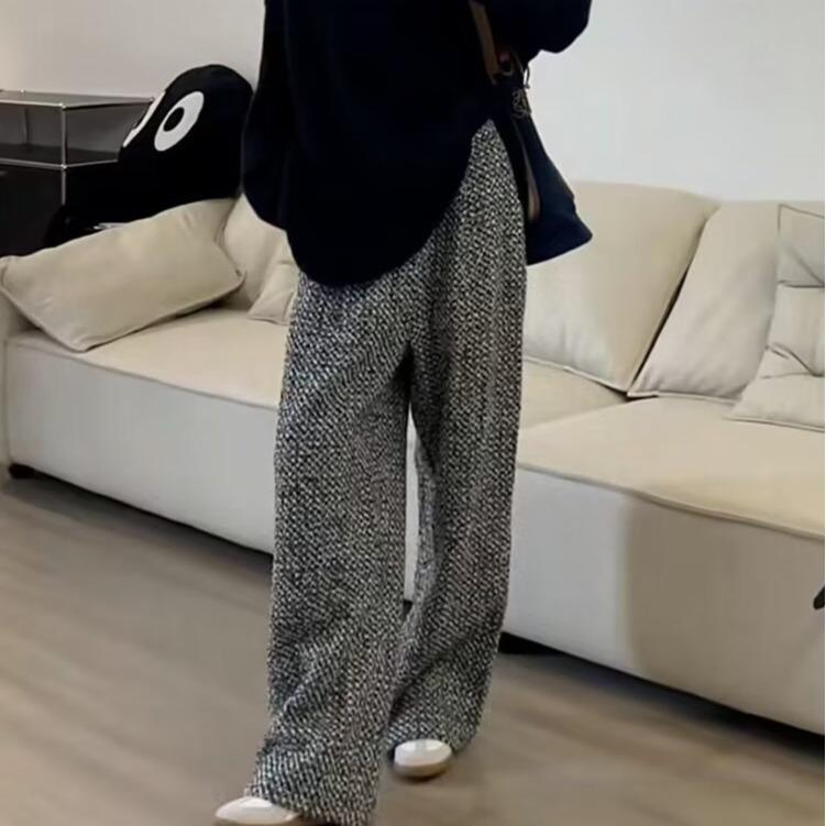 ・スタイル: 韓版・カテゴリ: ビジネスカジュアルパンツ・タイプ: ベーシック・パンツ形状: ストレート・パンツ丈: ロング・ウエスト: ミッドライズ・柄: 千鳥格・厚み: 普通・主な素材: ポリエステル90%・使用シーン: カジュアル・パンツ裾: ストレート・ディテール: ポケット・ストレッチ: ミディアム・素材: コットン・カラー展開: グレー・サイズ展開: M、L、XL、2XL・素材機能: 通気性・対象年齢: アダルト・対象性別: メンズ