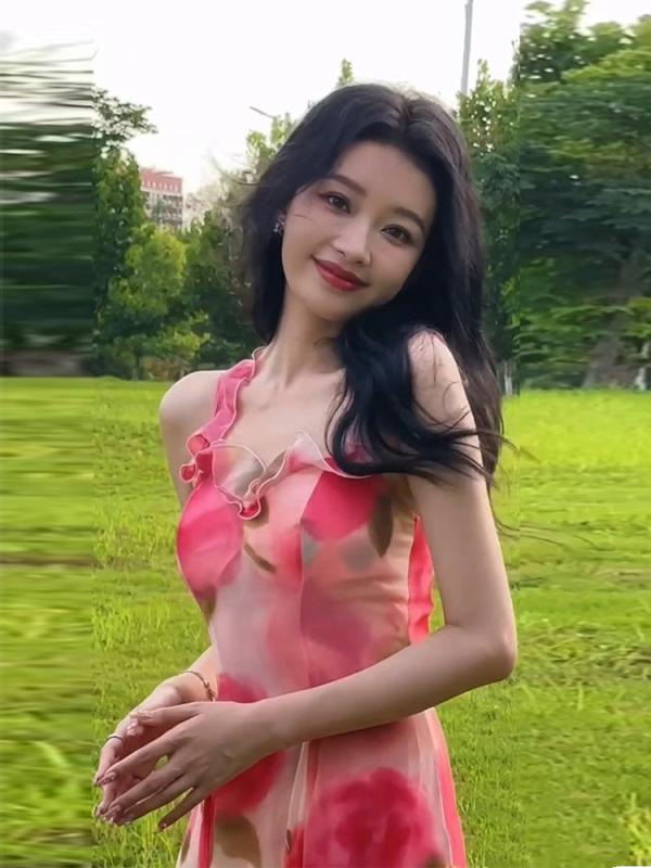 ・カテゴリ: 連衣裙・スタイル: 清新甜美、田園風・柄: 碎花・加工: 印染・デザイン: 大摆款、A字裙、中腰・スカート丈: 長裙・ネックライン: U字領・袖丈: 無袖・流行要素: 彩繪・主な素材: ポリエステル95%以上・カラー展開: 芭比粉・サイズ展開: XS、S、M、L