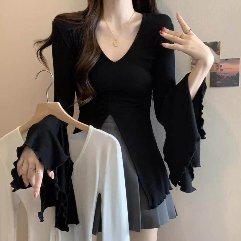 Rakuten - Tシャツ レディース Vネック 喇叭袖 長袖 不規則デザイン 修身 秋 インナー トップス 切り替え 波浪 木耳辺 超短丈 街頭潮流 白色 黒 ポリエステル 純色 セットアップなし オールシーズン対応