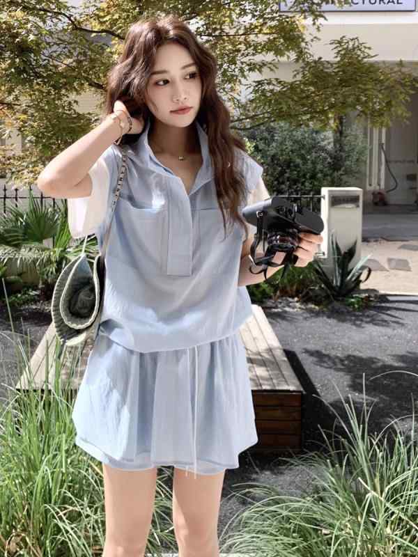 乐天商城 - レディース スポーツ セットアップ 夏 服 学生服 ルーズ 短袖 短パン セット かわいい 軽量 涼しい ポリエステル ジオメトリック柄 ソリッドカラー 切り替えデザイン 浅青 グレー 日韓スタイル キャンパス 日常 アクティブ
