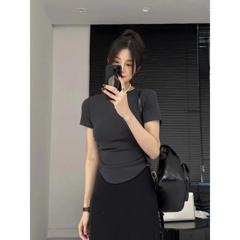 樂天商城 - Tシャツ レディース 女性用 短袖 Uネック デザイン プリーツ 短め 不規則 収腰 修身 トップス かき 紫 黒 夏 純色 セットアップ風 丸首 免燻 普通丈 50cm 65cm 袖 通常 日常 外出 軽やか 快適 再生繊維 95% 以上 日韓 スタイ