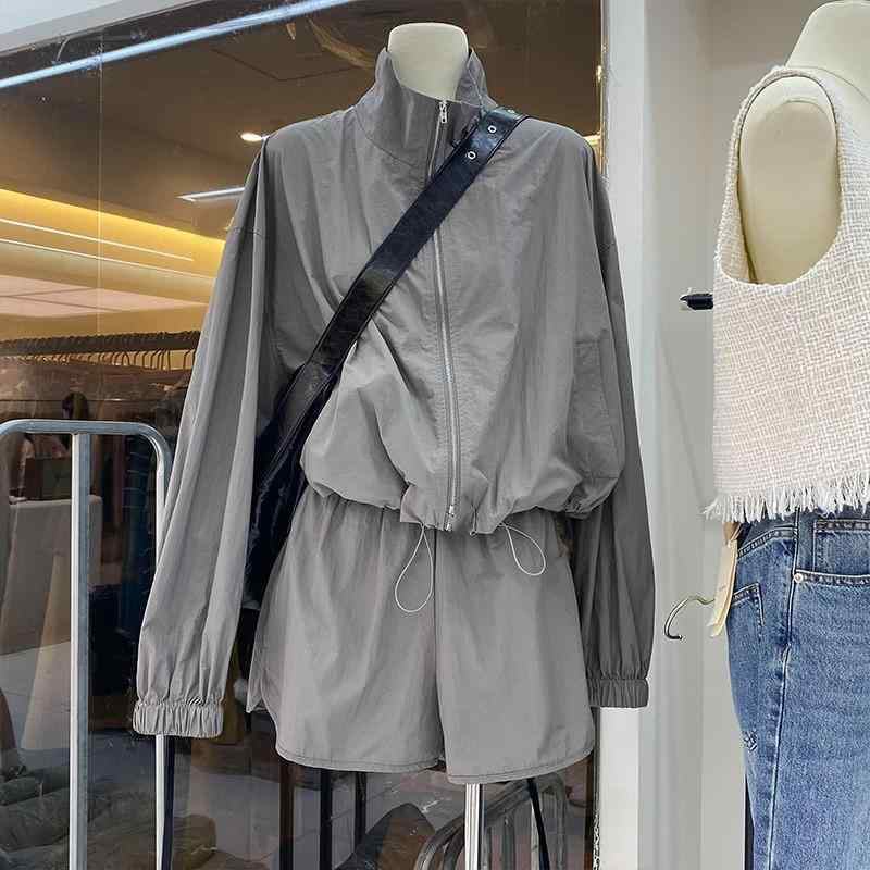 乐天商城 - レディース 防晒服 セットアップ 女性用 翻領 ジッパー ドローストリング ジャケット ワイドレッグ ショートパンツ 薄手 長袖 2点セット グレー ポリエステル 夏用 日韓スタイル 原宿風 スポーツ カジュアル 運動風 休闲 ファッション トレンド プ