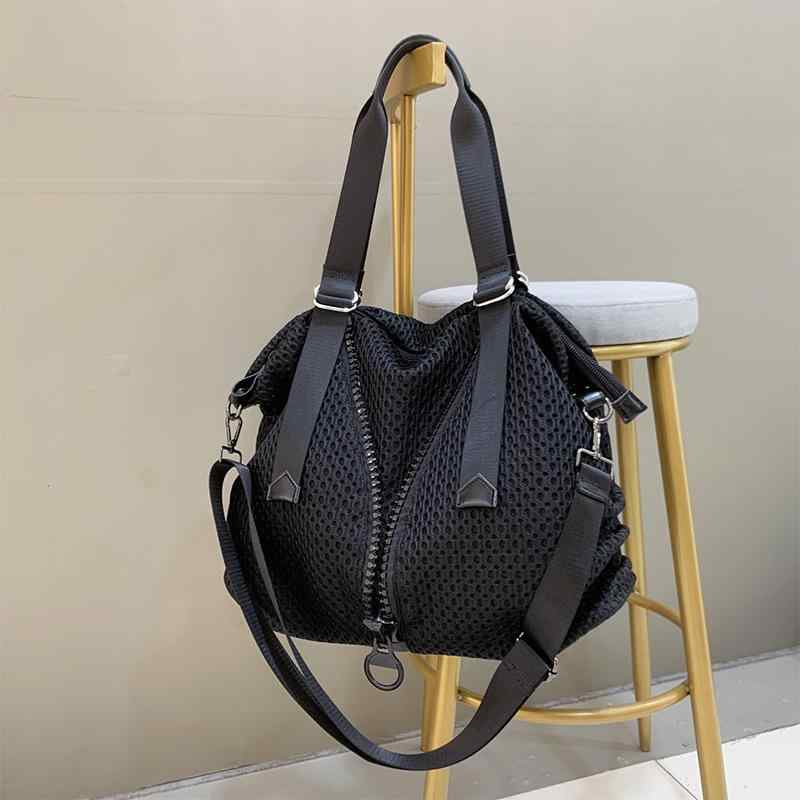 Rakuten - バッグ レディース ショルダーバッグ トートバッグ 斜め掛け 肩掛け 鞄 カバン 大容量 ナイロン メッシュ ファスナー付き 太ストラップ 軽量 旅行 トラベル 通勤 通学 普段使い カジュアル 無地 ブラック