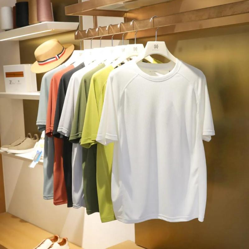 Rakuten - Tシャツ メンズ 半袖 カットソー トップス スポーツウェア ランニング フィットネス トレーニングウェア 吸湿速乾 通気性 抗菌 防臭 耐磨耗 高弾力 伸縮性 軽量 薄手 丸首 プルオーバー 無地 グレー ブルー ホワイト ブラック