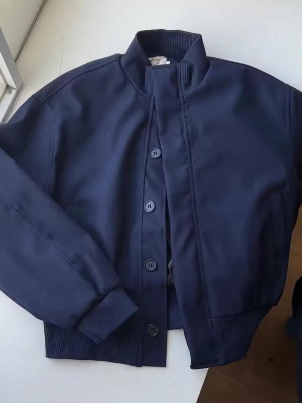 ジャケット メンズ 男性 アウター ブルゾン ジャンパー フライトジャケット ボンバージャケット 野球服 上着 立ち襟 シングルボタン 徽章 ワッペン ショート丈 長袖 ゆったり 青春 カジュアル 日常 通学 ネイビー ブラック 春秋