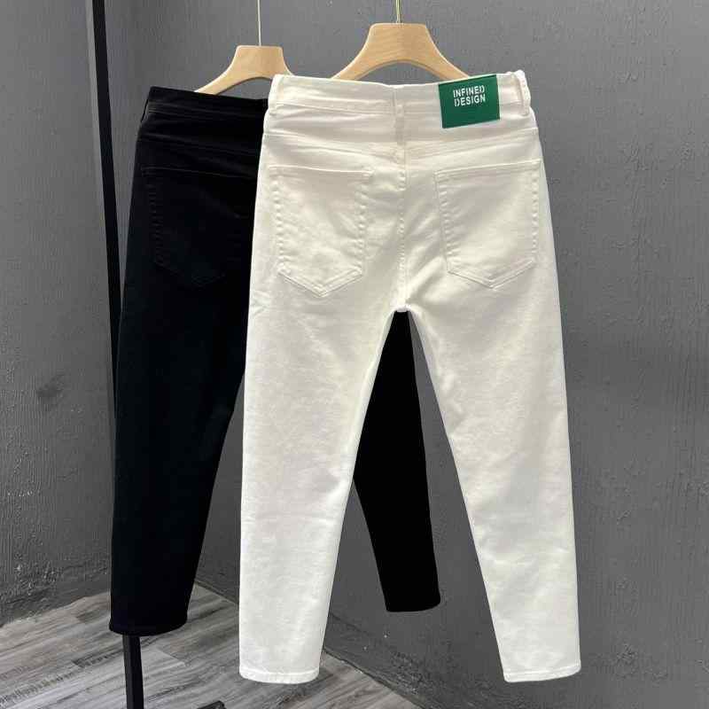 デニムパンツ メンズ 男性用 ジーパン ジーンズ ロングパンツ ズボン ボトムス カジュアル ストレート 小脚 スリム 細身 タイト 伸縮性 ストレッチ 提花 ジャガード織り 水洗 ウォッシュ加工 白 黒 オールシーズン 通勤 通学 普段使い 日常