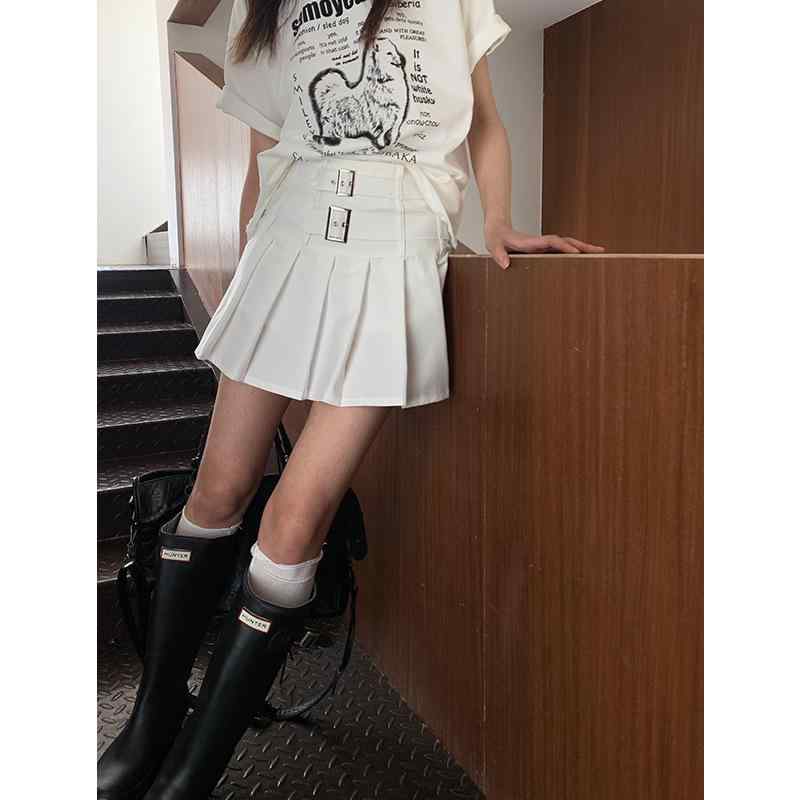 ・柄: 無地・スカートの形: プリーツスカート・スカート丈: ミニスカート・人気の要素: 金属装飾・カラー展開: グレー、ブラック、ホワイト・サイズ展開: XS、S、M、L・スタイル: カジュアル、日韓カジュアル・スカートの分類: ハーフスカート