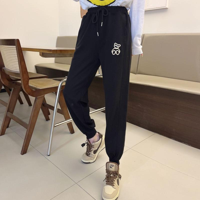 カジュアルパンツ レディース スウェットパンツ ジョガーパンツ ハーフパンツ ズボン ボトムス ジャージ 裾絞り 高腰 ハイウエスト 刺繍 クマ ゆったり 部屋着 ルームウェア 普段使い 綿 コットン 厚手 伸縮性 グレー ブラック 春秋