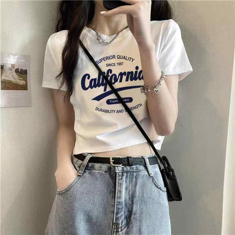 ・カテゴリ: Tシャツ・スタイル: カジュアル、お姉さん系、快適カジュアル・主な素材: スパンデックス30%未満・ネックライン: クルーネック・袖丈: 半袖・袖型: レギュラースリーブ・フィット感: ルーズフィット・着丈: 普通丈（50cm超65cm以下）・柄: クリエイティブプリント・カラー展開: ホワイト、ブラック・サイズ展開: M、L、XL、2XL