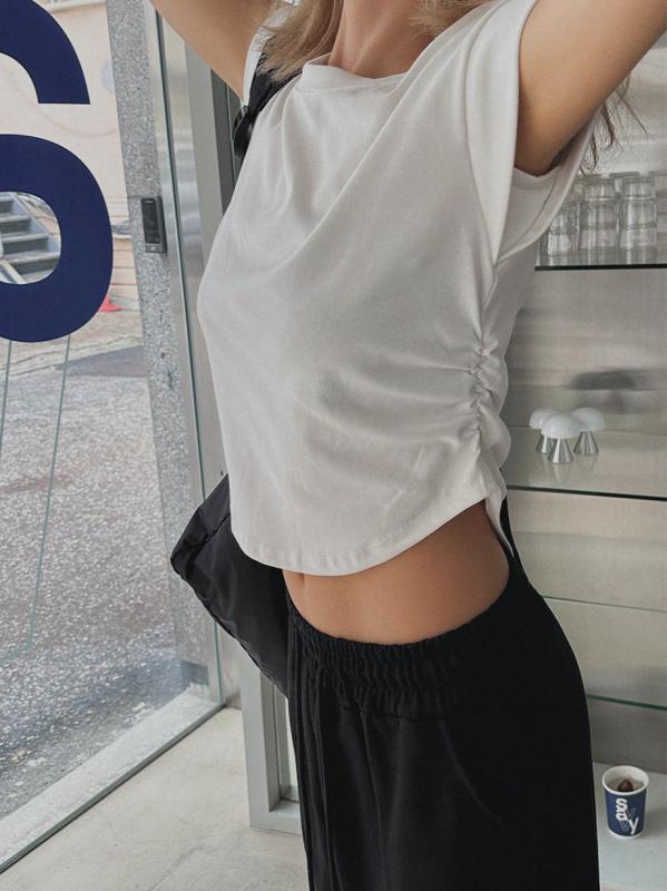 Rakuten - Tシャツ レディース カットソー トップス 半袖 春夏 クルーネック 丸首 プルオーバー フリル袖 ギャザー シャーリング 無地 薄手 細見え 着痩せ ショート丈 カジュアル フェミニン コットン 綿 ホワイト ブラック
