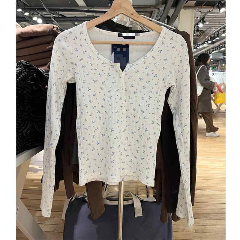 Tシャツ レディース カットソー トップス 長袖 ロンT 丸首 クルーネック スリム タイト 細見え 伸縮性 ストレッチ 綿 コットン 花柄 小花柄 プリント インナー 下着 カジュアル フェミネンス 清新 甘め ブルー 紫 オレンジ