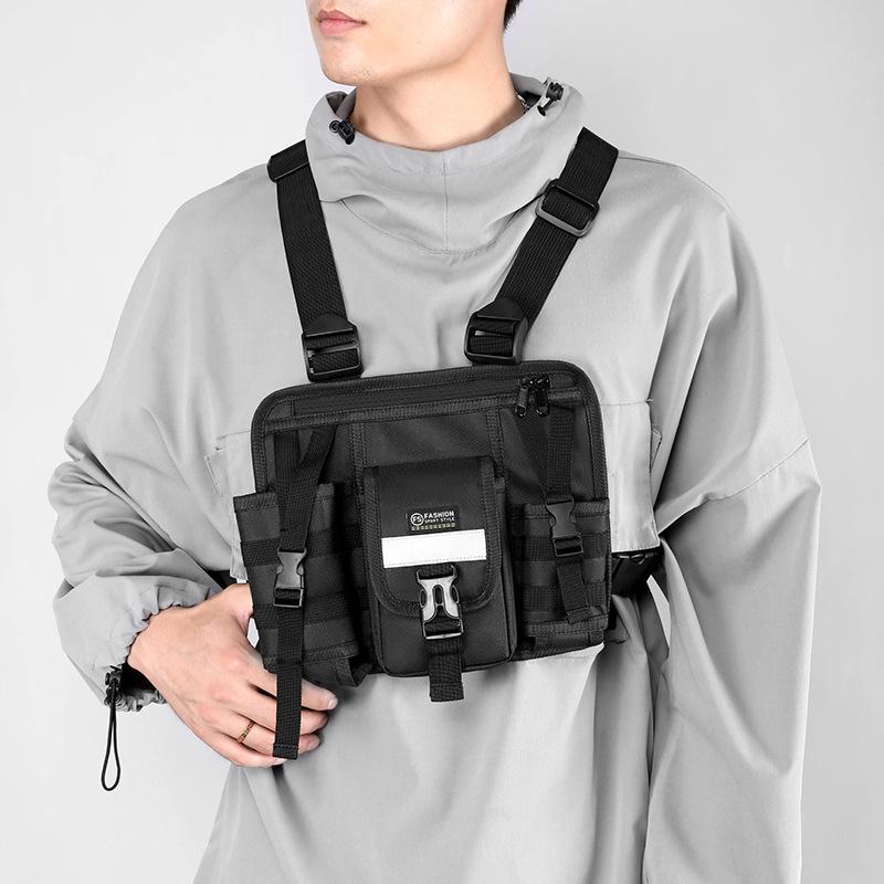 胸バッグ メンズ ボディバッグ ベスト型 タクティカルバッグ ストリート系 ナイロン製 多機能 鞄 軽量 通気性 多収納 カジュアル 旅行 アウトドア ブラック