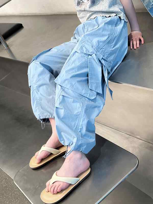 ・カテゴリ: キッズパンツ・スタイル: カジュアル・丈: ロングパンツ・素材: 綿100%・対象性別: 女の子・対象年齢: 中高学年（8歳以上、140cm以上）・生地加工: 柔軟処理・柄: 無地・ウエスト: ミドルウエスト・カラー: ライトブルー・対応身長: 110cm、120cm、130cm、140cm、150cm、160cm、170cm