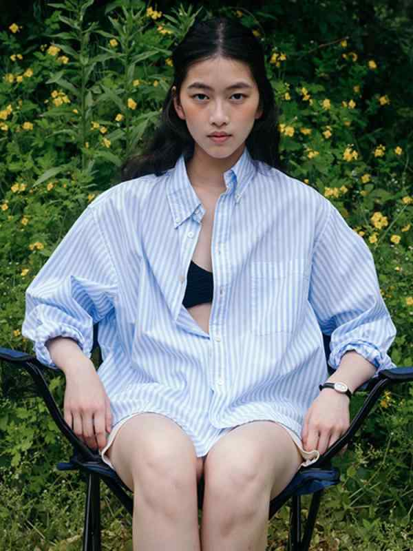 ・カテゴリ: shirts・主な素材: 綿95%以上・柄: ストライプ/格子・スタイル: ベーシック、通勤風、大人カジュアル・袖丈: 長袖・シルエット: ルーズフィット・着丈: ミディアム丈（65cm超～80cm以下）・ネックライン: POLO襟・袖の種類: レギュラースリーブ・人気要素: コントラストカラー・カラー展開: スカイブルー・サイズ展開: フリーサイズ