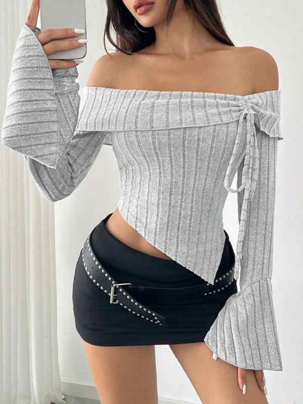 Tシャツ レディース カットソー トップス 春夏 オフショルダー 一字領 ベルスリーブ 喇叭袖 ショート丈 クロップド丈 スリム 細身 無地 ニット プルオーバー グレー セクシー ギャル カジュアル 旅行 デート 普段使い