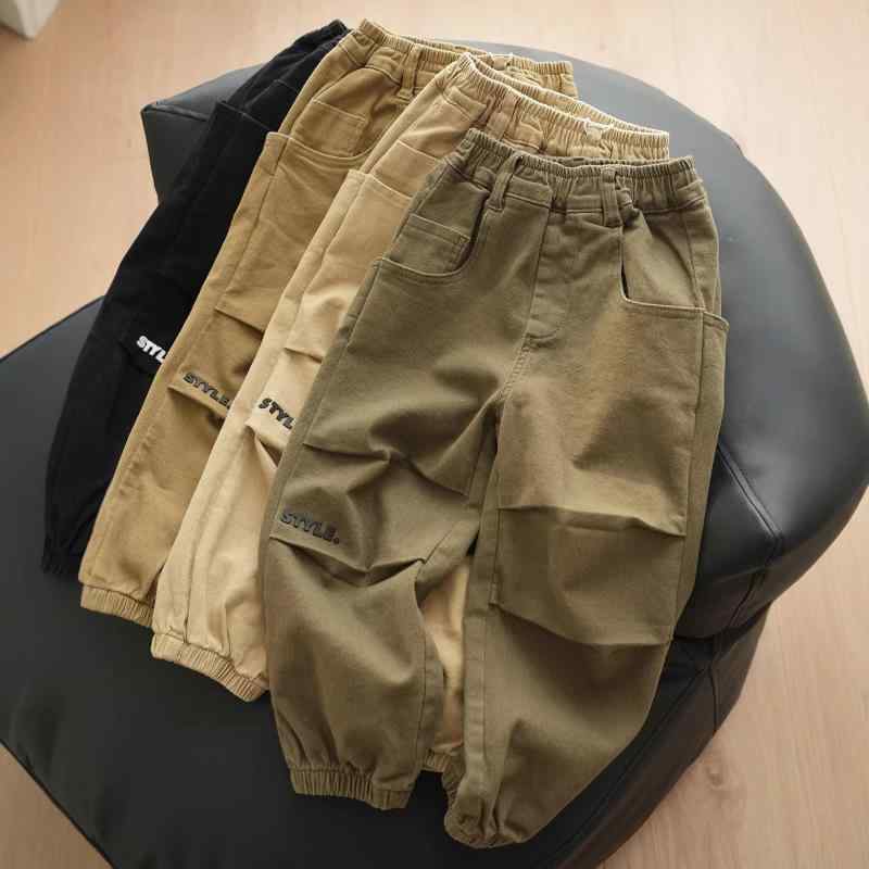 ・カテゴリ: キッズパンツ・スタイル: カジュアル・パンツ丈: ロングパンツ・主な素材: 綿98.2%・安全基準: B類・対象性別: ユニセックス・対象年齢: キッズ（3~8歳、100~140cm）・デザイン: カーゴパンツ・加工: プリーツ加工・柄: 無地・カラー展開: ブラック、アーミーグリーン、ブラウン、アプリコット・サイズ展開: 110cm、120cm、130cm、140cm、150cm、160cm