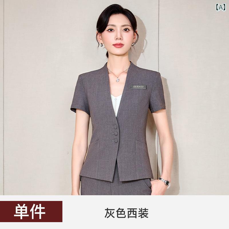 ・カテゴリ: スーツ・素材: ポリエステル・カラー展開: グレー、ブラック、ブルー、グレー（スカートセット）、ブラック（スカートセット）、ブルー（スカートセット）、グレー（パンツセット）、ブラック（パンツセット）、ブルー（パンツセット）、グレー（キャミソール・スカートセット）、ブラック（キャミソール・スカートセット）、ブルー（キャミソール・スカートセット）、グレー（キャミソール・パンツセット）、ブラック（キャミソール・パンツセット）、ブルー（キャミソール・パンツセット）・サイズ展開: S、M、L、XL、2XL、3XL、4XL・パンツ丈: フルレングス・袖丈: 三分袖・袖型: レギュラースリーブ