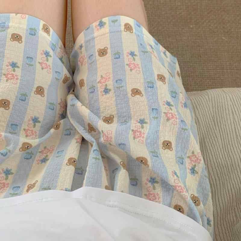 ・カテゴリ: ルームパンツ・素材: ポリエステル 95%以上100%未満・生地の厚さ: 薄手（121-140g/平方メートル）・パンツ丈: ショートパンツ・機能: カジュアル、ルームウェア・対象: レディース・着用シーン: ルームウェア・カラー展開: キティちゃん、カラフルドット、ピンク花柄、クレヨン、グリーンニコちゃん、ローズベア、ストライプ、チェリーフラワー、パープルフラワーラビット、ウサギ、バルーンラビット、チェックハート、ルービー、ブルーストライプラビット、ドット、アニマルランド・サイズ展開: フリーサイズ・スタイル: キャラクター