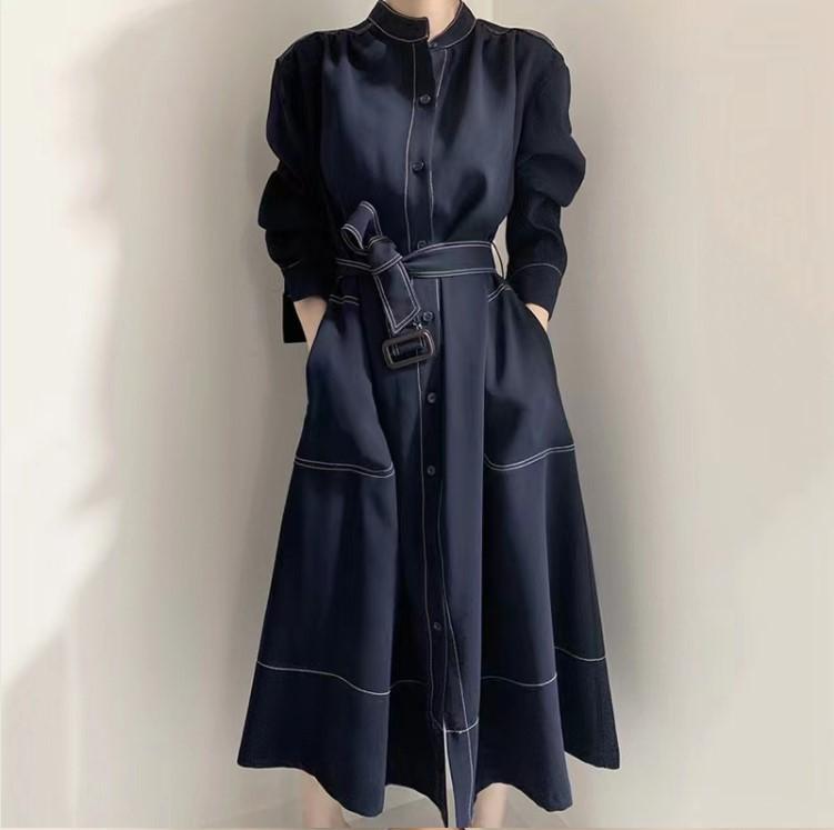 ワンピース レディース ロング丈 長袖 スタンドカラー ボタン留め 襟付き ウエストリボン ベルテッド ゆったり Aライン 体型カバー 無地 シンプル きれいめ お出かけ 通勤 通学 カジュアル 韓国風 レトロ デート 上品 大人 オフィスカジュアル エ・素材: ポリエステル・柄: 無地・スタイル: ベーシック、シンプル、コンフォートカジュアル・構成: 単品・スカート丈: ロング丈・シルエット: ハイウエスト・ネックライン: ハイネック・袖の形: レギュラー・袖丈: 長袖・ウエスト: ハイウエスト・主素材混率: 30%以下・カラー展開: ボルドー、ブルー・サイズ展開: フリーサイズ・カテゴリ: ワンピース・テイスト: 日韓カジュアル