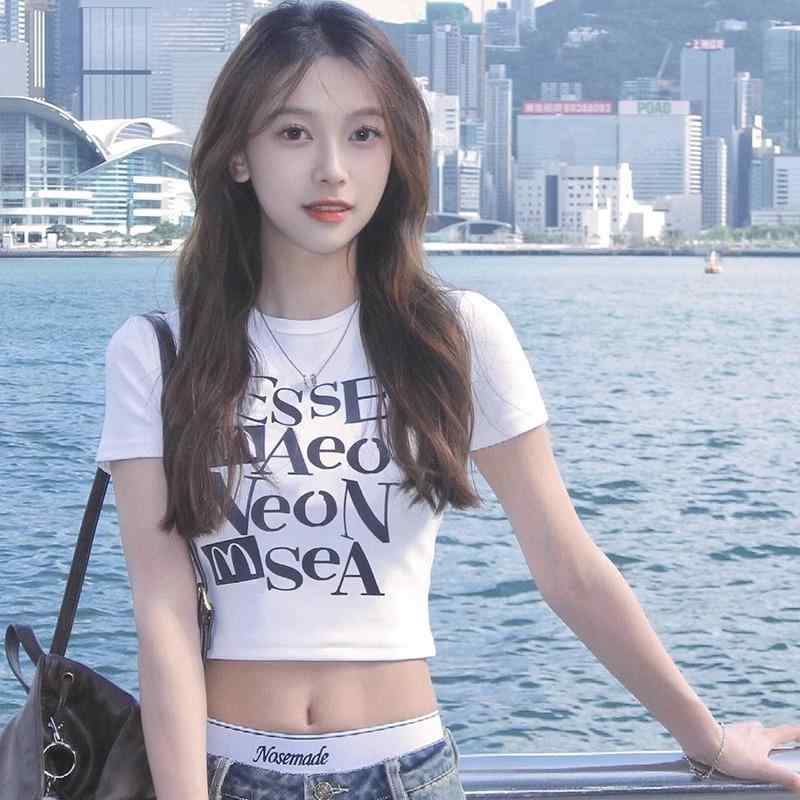 Tシャツ レディース 半袖 クロップド丈 ラウンドネック ロゴプリント 高弾力 スリムフィット 美脚見せ へそ出し ショート丈 ストレッチ トップス カジュアル 春夏・カテゴリ: Tシャツ・スタイル: カジュアル・主な素材: ポリエステル・ネックライン: クルーネック・袖丈: 半袖・柄: 英字・工艺: プリント・シルエット: スリムフィット・着丈: ショート丈・袖型: スタンダード・流行要素: バイカラー・カラー展開: ホワイト・サイズ展開: M,L,XL,XXL
