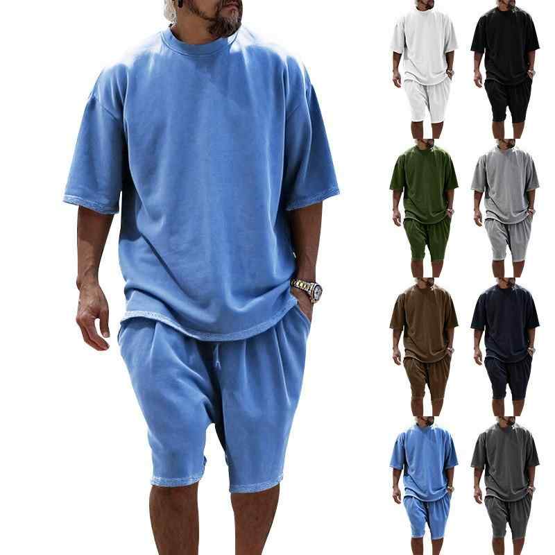 2023の 夏 オーバー サイズ 運動 スーツの カジュアル ゆったり サイズ 半袖 Tシャツ半 パンツ 欧米風 トレンド 流の 紳士 服カテゴリー: スタイル: HIP HOP厚さ: 普通の商品番号: 2282パンツ長さ: ショートパンツトップスタイル: Tシャツトップス袖丈: 半袖フード付きかどうか: フードなし季節に合わせて: springゴールドラッシュのカテゴリ: 他の生地名: 綿混紡主な生地構成: ナイロン/ナイロン主な生地成分の含有量: 90該当するシナリオ: レジャー在庫の種類: 注文全体発売年・シーズン: 2023年夏色: 黒い,ライトグレー,濃い灰色,ブルー,アーミーグリーン,白,ネイビーブルー,茶色サイズ: M,L,XL,XXL,XXXL主な下流プラットフォーム: ,,,,独立局,LAZADA主な地域: 他の製品カテゴリー: メンズカジュアルスーツ