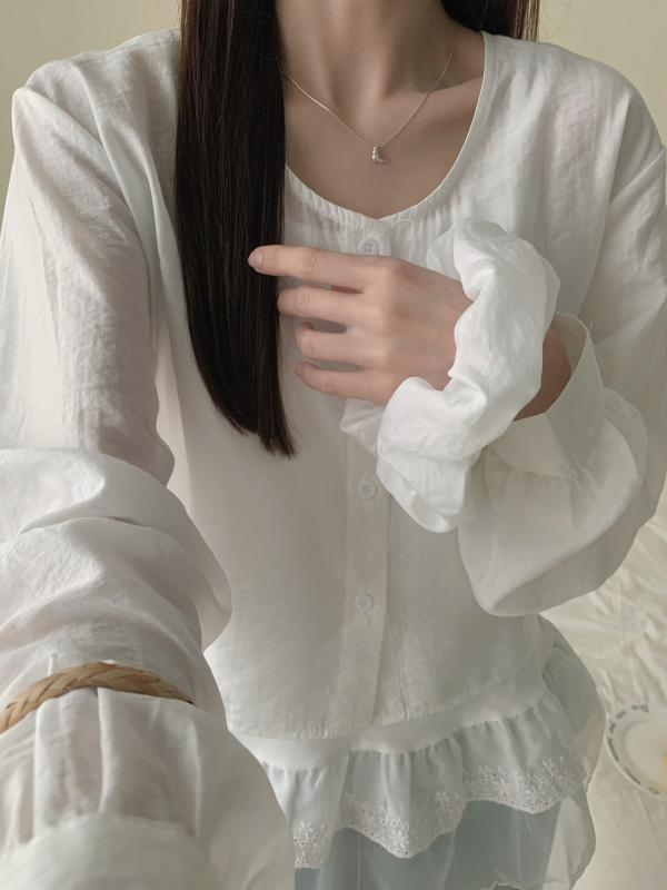 2025 夏服 新作 韓国 風 日焼け 止め 服 韓国風 デザインは、 年齢を 減らして スリム スト ラップを 着て シャツトップスを 2 着着 着て いる生地名: 綿ポリエステル主な生地構成: 再生セルロース繊維スタイル: カーディガン,カジュアルスタイル袖の長さ: 長袖職人技: 高温設定商品番号: 5563バージョン: ストレートタイプ着丈: 通常スタイル（50cm＜着丈≦65cm）襟のタイプ: ラウンドネックスリーブタイプ: レギュラースリーブ発売年・シーズン: 2025年夏色: 白（ヘアゴムを送る）,グレー（ヘアゴムを送る）,ブルー（ヘアゴムを送る）,アプリコット（ヘアゴムを送る）,ピンク（ヘアゴムを送る）,スリング#サイズ: フリーサイズ (40-62.5kg)スタイルタイプ: 日本と韓国風レジャー前立て: 単一行と複数のバックル主な生地成分の含有量: 70% (含む) ～ 80% (含まない)スタイル種類: エレガント雰囲気製品カテゴリー: シャツ