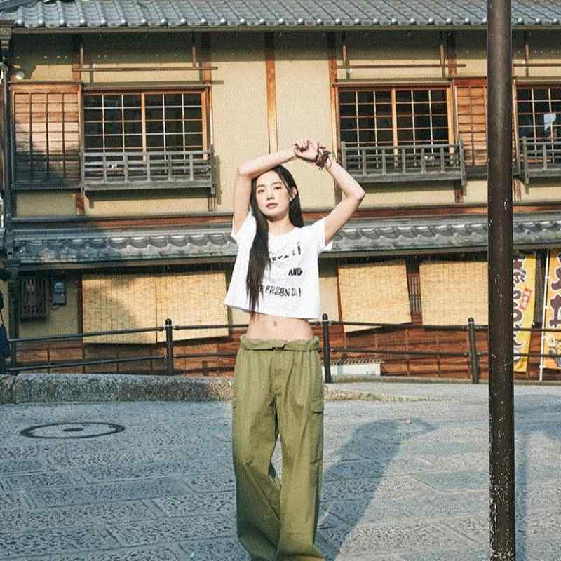 2025 韓国 風 夏 新作 手書きの 短い トップス スリムに 見えます。生地名: 綿主な生地構成: 綿主な生地構成 2: 綿パターン: 文字/数字/テキストスタイル: プルオーバー,通勤スタイル袖丈: 半袖職人技: プリントブランド: ホイシバージョン: スリムフィット首輪の種類: ラウンドネックスリーブタイプ: レギュラースリーブ発売年・シーズン: 2024年夏色: 白,黒サイズ: フリーサイズスタイルタイプ: 上品通勤スタイル主な生地成分の含有量: 95%以上製品カテゴリー: Tシャツ主な生地成分 2 の含有量: 30%未満