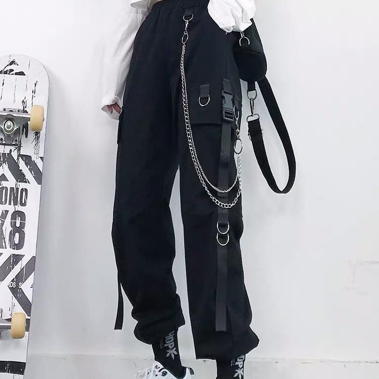 足の パンツ レディース スリム。 秋 格好いい 黒い パンツ レディース スリム生地名: ポリエステル繊維(ポリエステル)主な生地構成: ポリエステル繊維(ポリエステル)主な生地構成 2: ポリエステル繊維(ポリエステル)ブランド: 見てください商品番号: LXスタイル: オーバーオール,ワークウェアスタイルパンツ種類: ルーズタイプパンツ長さ: パンツウエストタイプ: ミッドライズ厚さ: 薄い人気要素: ポケット発売年・シーズン: 2025年春色: ブラック[フリーチェーン],ミリタリーグリーン【フリーチェーン】サイズ: S,M,L,XL,XXL,3XL,4XL,5XLスタイルタイプ: ストリートファッショニスタ弾力性: 弾丸なしスタイルタイプ: 個性的ストリート対象性別: レディース製品カテゴリー: カジュアルパンツ主な生地成分 2 の含有量: 30% (含む) ～ 50% (含まない)職人技: シルケット加工された