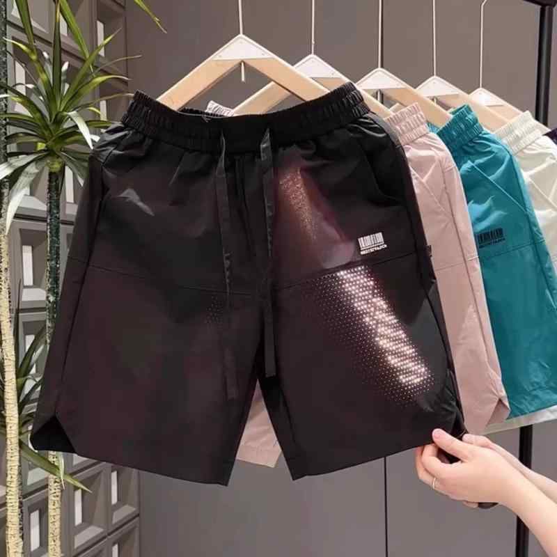 ショートパンツ メンズ 夏服 五分丈パンツ メッシュ ハーフパンツ 膝上 通気性 薄手 ルーズ カジュアル スポーツ 運動 部屋着 涼しい 吸汗 速乾 街着 リラックス スタイル おしゃれ 快適 さらさら・カテゴリ: 運動・カジュアルパンツ・スタイル: ストリート・款式: カーゴパンツ・パンツ形状: ストレート・パンツ丈: 五分丈・ハーフパンツ・ウエスト: ミドルウエスト・厚さ: 普通・柄: 無地・対象: ティーンエイジャー・着用シーン: カジュアル・裾の形状: ストレート・加工: 形態安定・デザイン: ポケット装飾・伸縮性: なし・素材機能: 速乾・カラー展開: ブラック(K91立体包邊), ホワイト(K91立体包邊), パープル(K91立体包邊), ダークパープル(K91立体包邊)・サイズ展開: S(推奨40-45kg), M(推奨45-55kg), L(推奨55-67.5kg), XL(推奨67.5-72.5kg), 2XL(推奨72.5-80kg), 3XL(推奨80-90kg)・対象年齢層: 大人・性別: 男性