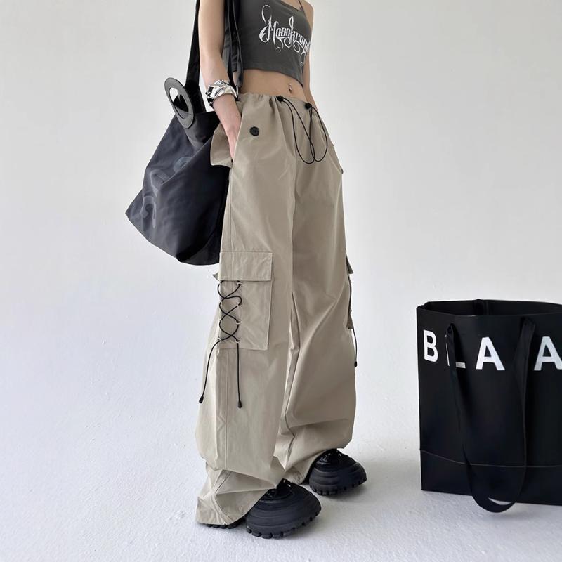 カーゴパンツ メンズ カーキ カジュアル ゆるめ ハイストリート アメリカン ワイドパンツ ルーズフィット・カテゴリ: カジュアルパンツ・スタイル: 美式レトロ・パンツシルエット: ワイド・パンツ丈: ロング・ウエスト: ミドルライズ・生地の厚さ: 普通・柄: 無地・素材: 化学繊維混紡・主素材: ポリエステル100%・用途: デイリー・裾の形状: ストレート・加工: 形態安定加工・デザイン: ポケット付き・伸縮性: ややあり・カラー: ダークグレー,カーキ・サイズ: M,L,XL,XXL・性別: メンズ