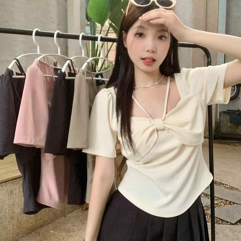 Tシャツ レディース 半袖 カットソー デザイン性 小さめ シンプル カジュアル 夏服 クロップド丈 ショート丈 デコルテ見せ 細見え スタイルアップ 着痩せ すっきり 上品 フェミニン 普段着 おしゃれ・カテゴリ: Tシャツ・素材: ポリエステル100%・柄: 3D効果・スタイル: ホルターネック・袖丈: 半袖・工法: パッチワーク・シルエット: スリムフィット・着丈: 40-50cm・ネックライン: スクエアネック・袖型: 通常の袖・流行の要素: 立体装飾・カラー展開: アプリコット、ピンク、ブラック、ビーンズグリーン、ダークグレー・サイズ展開: M,L,XL,XXL・テイスト: 通勤スタイル、セクシー