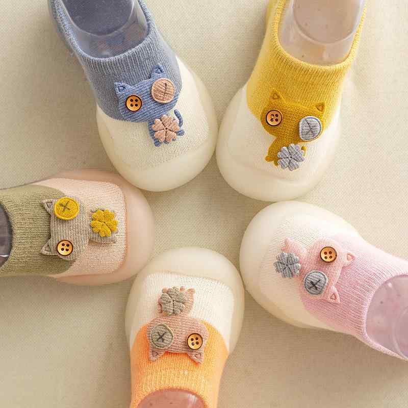 ベビーシューズ 男の子 女の子 ルームソックス 靴下 滑り止め 室内履き 赤ちゃん 幼児 1歳 2歳 3歳 コットン 防臭 吸汗 薄手 ストライプ キャラクター かわいい 春 夏 秋 ピンク グリーン ブルー お出かけ 旅行