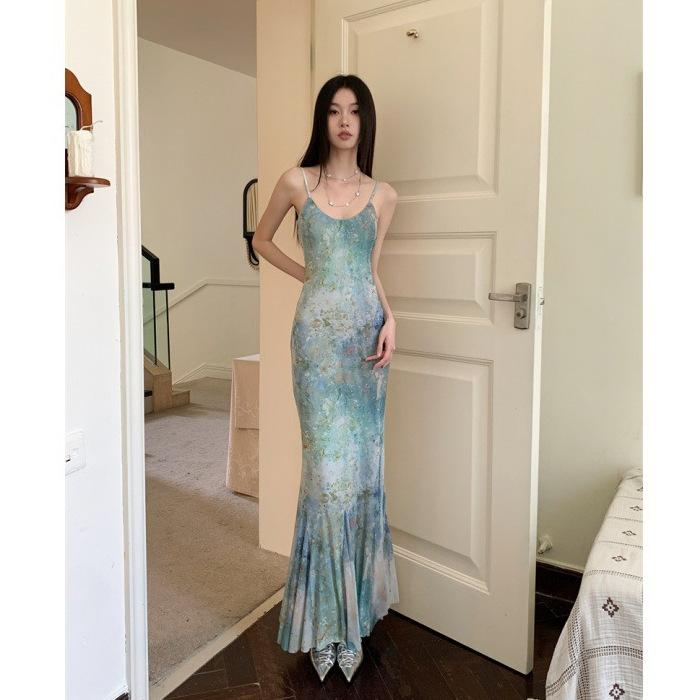 ・カテゴリ: 连衣裙・スタイル: セクシー・主な素材: シフォン・スカート丈: ロングスカート・スカートのデザイン: マーメイドスカート・ネックライン: オフショルダー・袖丈: ノースリーブ・柄: プリント・ウエスト: ハイウエスト・人気の要素: プリント・カラー展開: 油絵カラー・サイズ展開: S、M、L