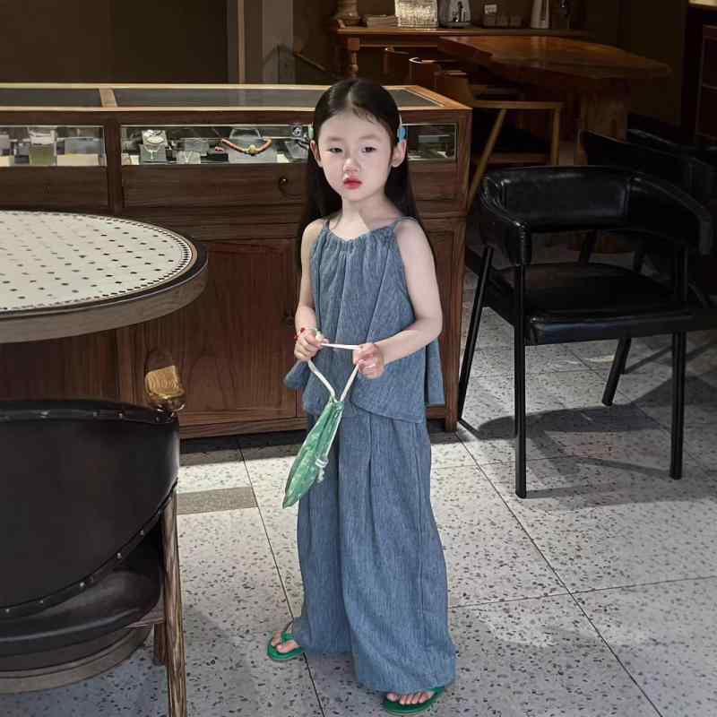 ・性別: 女・スタイル: 韓国風・セット内容: パンツセット、2点セット・対象年齢: 中小童（3〜8歳、100〜140cm）・袖丈: ノースリーブ・フード: フードなし・厚み: 普通・柄: 無地・主な素材: 綿100%・安全基準: B類・開閉仕様: プルオーバー・カラー: 写真色・サイズ展開: 7号（適合身長90-95cm）、9号（適合身長95-100cm）、11号（適合身長100-110cm）、13号（適合身長110-120cm）、15号（適合身長120-130cm）、17号（適合身長130-140cm）・カテゴリ: 子供用セットアップ
