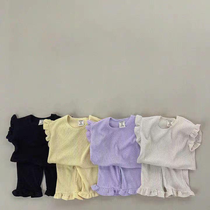 ・カテゴリ: 子供服セット・性別: 男女兼用・スタイル: 韓国風・セット内容: トップス、パンツ（2点セット）・対象年齢: 1〜3歳（身長80〜100cm）・袖丈: ノースリーブ・パンツ丈: ロングパンツ・生地加工: ソフト加工・厚さ: 普通・柄: 無地・デザイン要素: セットアップ、ストライプ、キュート、レース・フリル・主な素材: 綿95%・安全基準: A類・留め具の種類: プルオーバー・カラー展開: ブラック、米杏色、パープル、イエロー・サイズ展開: 73cm、80cm、90cm、100cm、110cm、120cm