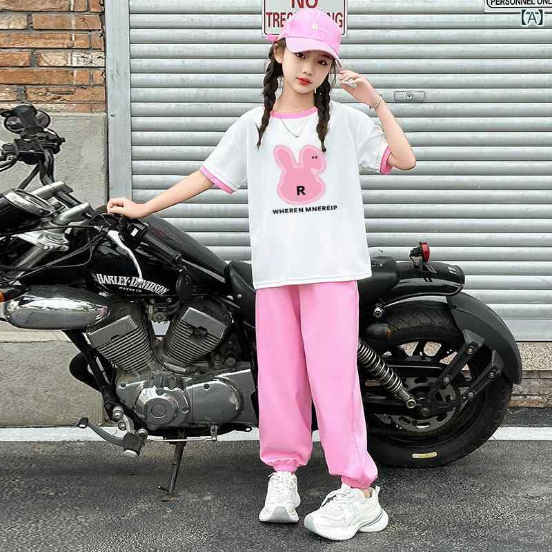 ・カテゴリ: 子供向けセットアップ・対象性別: 女の子・スタイル: 韓国風・セット内容: トップス、パンツの2点セット・対象年齢: 中大型児童（8歳以上、140cm以上）・袖丈: 半袖・パンツ丈: 長パンツ・生地の厚さ: 薄手・柄: 無地、キャラクター・主な素材: ポリエステル100%・安全基準: B類・留め具の種類: プルオーバー・カラー展開: 粉色（ピンク）、緑色（グリーン）、蔵青（ネイビー）、卡其（カーキ）・サイズ展開: 10058.4cm、10972.8cm、11887.2cm、12801.6cm、13716cm、14630.4cm、15544.8cm