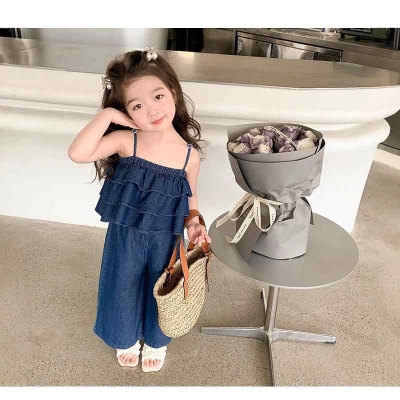・カテゴリ: キッズ用セットアップ・対象性別: 女の子・スタイル: 韓国風・セット内容: トップス、パンツ（2点セット）・対象年齢: 中小童（3～8歳、100～140cm）・袖丈: 長袖・フード: フードなし・パンツ丈: 長ズボン・生地の厚さ: 普通・柄: 無地・主な素材: 綿100%・安全基準: B類・留め具の種類: プルオーバー・カラー展開: 画像色・サイズ展開: 7号（90-95cm対応）、9号（95-100cm対応）、11号（100-110cm対応）、13号（110-120cm対応）、15号（120-130cm対応）、17号（130-140cm対応）