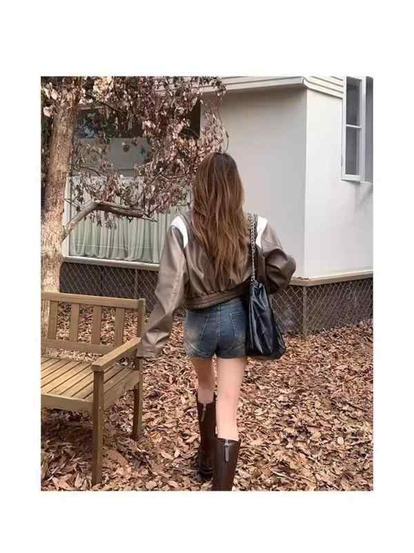・カテゴリ: デニムパンツ・スタイル: カジュアル、セクシーカジュアル・主な素材: 綿 50%〜70%、ポリエステル 50%〜70%・素材: デニム・デザイン: キュロット、ワイドパンツ・パンツ丈: ショート丈・ウエスト: ハイウエスト・生地の厚さ: 薄手・デザイン特徴: ポケット・カラー展開: ブルー、ブラック・サイズ展開: S、M、L、XL・伸縮性: 若干あり・加工法: 高温成形