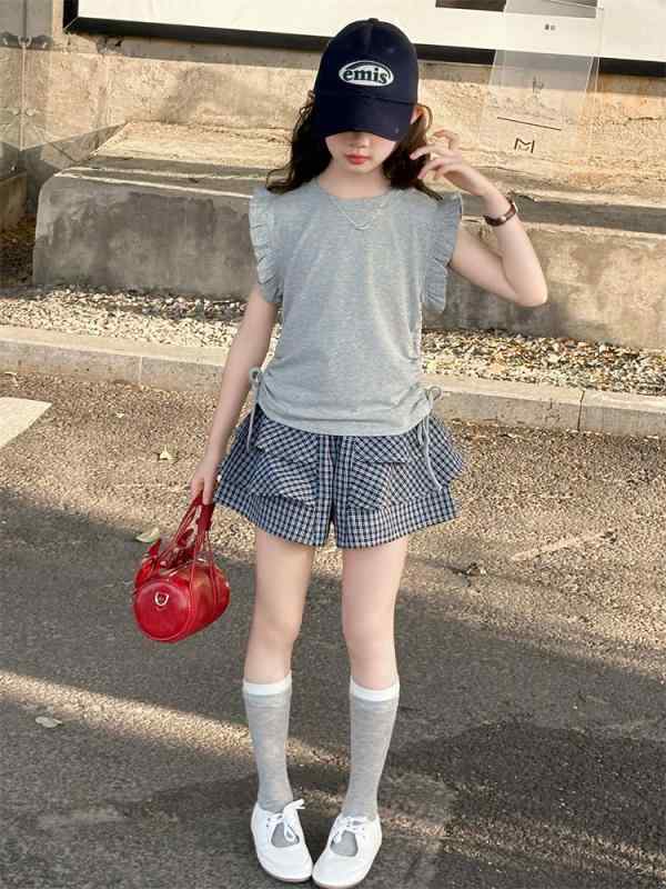・カテゴリ: 子供服セットアップ・対象性別: 女の子・スタイル: 韓国風・セット内容: 2点セット・推奨年齢: 中大童（8歳以上、140cm以上）・袖丈: ノースリーブ・パンツ丈: ショートパンツ・生地加工: 柔軟加工・生地の厚さ: 薄手・柄: チェック柄・要素: セットアップ、トレンド・主な素材: 綿混紡・主素材の含有量: 綿 80%・安全基準: B類・留め具の種類: プルオーバー・カラー展開: グレードローストリングトップス、ホワイトドローストリングトップス、チェック柄キュロット・サイズ展開: 120cm、130cm、140cm、150cm、160cm、170cm