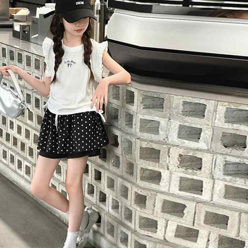・カテゴリ: 子供服セット・性別: 幼児・ジュニア（女児）・スタイル: カジュアル・セット内容: 2点セット・対象年齢: 8歳以上、140cm以上・袖丈: 半袖・パンツ丈: ショートパンツ・生地加工: 柔軟加工・厚さ: 薄手・柄: ドット、プリント・素材: 綿80%・安全基準: B類・着用タイプ: プルオーバー・カラー展開: バタフライスリーブTシャツ（単品）、ドット柄レイヤード風キュロットスカート（単品）・サイズ展開: 120cm、130cm、140cm、150cm、160cm、170cm