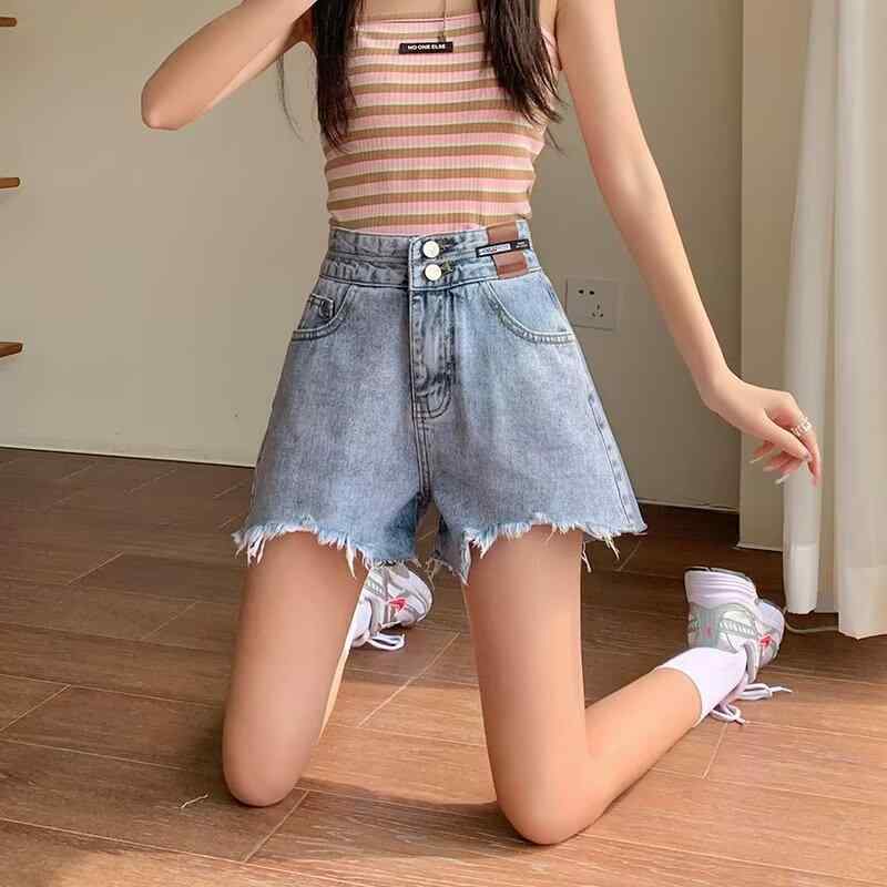 ・カテゴリ: デニムパンツ・スタイル: カジュアル・主な素材: 綿・パンツ丈: ショートパンツ・ウエスト: ハイウエスト・厚さ: 普通・デザイン: ポケット・カラー展開: ライトブルー、ブラック・サイズ展開: S、M、L、XL、2XL、3XL、4XL、5XL・素材割合: 綿50%以上70%未満・伸縮性: 弱ストレッチ・シルエット: ワイド・加工: 形態安定加工