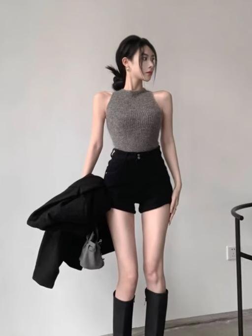 ・カテゴリ: デニムパンツ・素材: 綿70%以上80%未満・シルエット: ストレート・丈: 三分丈・ウエスト: ハイウエスト・生地の厚さ: 普通・デザイン特徴: ボタン・カラー展開: ブラック・サイズ展開: XS、S、M、L、XL、XXL、3XL・スタイル: きれいめカジュアル、通勤風・伸縮性: ややあり・パンツの形状: ワイド・加工: 形態安定加工