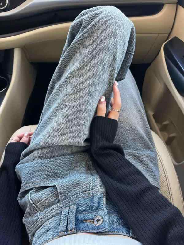 ・カテゴリ: 牛仔パンツ・主な素材: 綿・パンツのタイプ: ペンシルパンツ/タイトパンツ・パンツ丈: 三分丈・ウエスト: ハイウエスト・カラー展開: 低身長向け（ショート丈）、高身長向け（ロング丈）・サイズ展開: S、M、L、XL・スタイル: 街頭トレンド、ゴシック風・パンツのデザイン: ベルボトム
