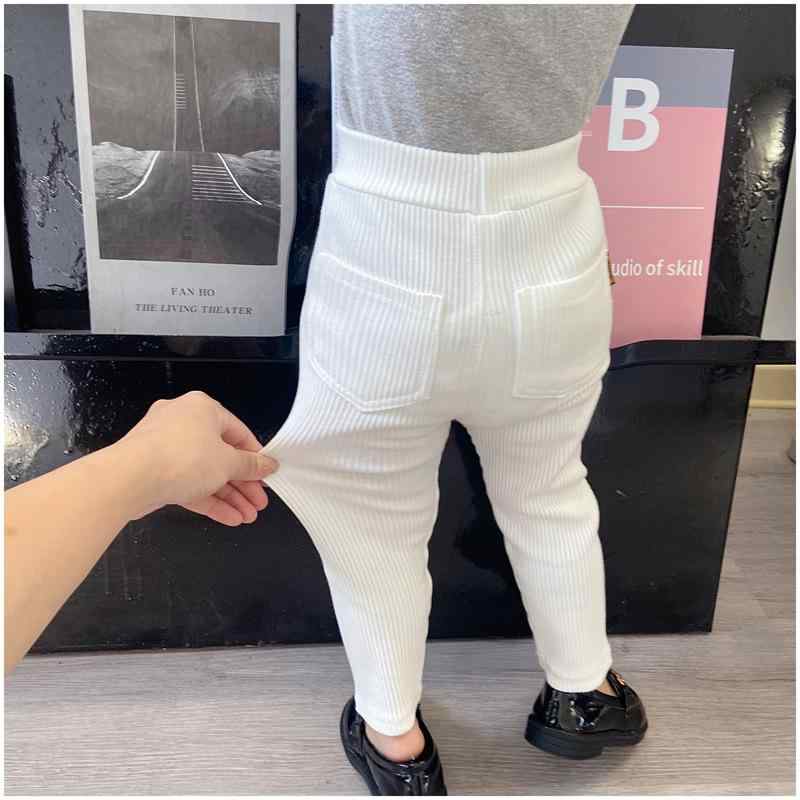 ・スタイル: カジュアル・カテゴリ: キッズパンツ・主な素材: 綿95%・パンツ丈: 長ズボン・対象性別: 男女兼用・対象年齢: ベビー・キッズ（1～3歳、身長80～100cm）・生地加工: 柔軟加工・股上: ミドルライズ・カラー展開: ホワイト、イエロー、ダークグレー、ブラック、ピンク、タロピンク、ビーングリーン、アボカドグリーン、ライトグレー、ベージュ、貼付ラベルブラック、貼付ラベルライトグレー、貼付ラベルダークグレー・サイズ展開: 80cm、90cm、100cm、110cm、120cm、130cm・加工技術: シルケット加工