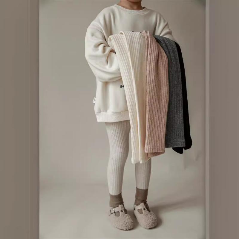 ・カテゴリ: 毛糸パンツ・適用性別: 女児・パンツ丈: 長ズボン・ウエスト: ハイウエスト・カラー展開: ピンク、グレー、ブラック、アプリコット、ホワイト、ピンク（裏起毛）、グレー（裏起毛）、ブラック（裏起毛）、アプリコット（裏起毛）、ホワイト（裏起毛）・主な素材: アクリル60%・対応身長: 90cm、100cm、110cm、120cm、130cm、140cm・スタイル: 韓国風・対象年齢: 中小童（3〜8歳、100〜140cm）