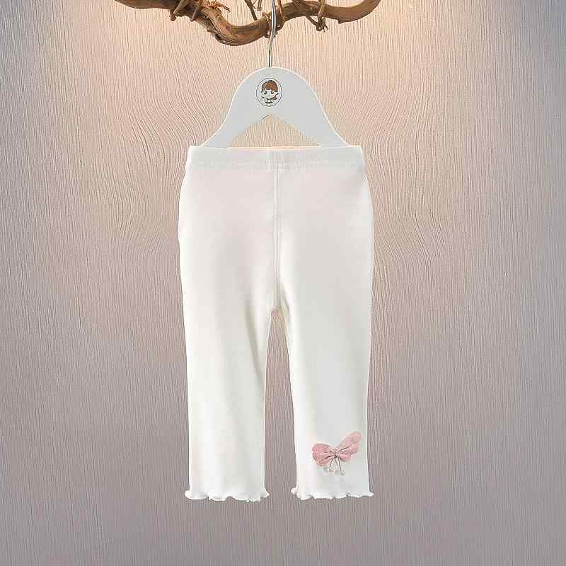 ・カテゴリ: 七分丈パンツ・対象性別: 女の子・主な素材: 綿96.2%・カラー展開: ホワイト、ライトグレー・対応身長: 66cm、73cm、80cm、90cm、100cm、110cm、120cm・スタイル: カジュアル