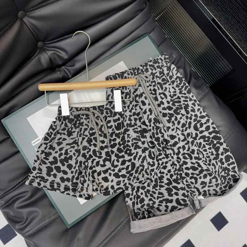 ・カテゴリ: キッズパンツ・スタイル: カジュアル・主な素材: ポリエステル、ビニロン100%・パンツ丈: ロングパンツ、ショートパンツ・安全基準: B類・対象性別: ガールズ・対象年齢: 中小童（3～8歳、100～140cm）・生地加工: 柔軟加工・柄: レオパード柄・デザイン特徴: 親子ペア・ウエスト: ミディアムウエスト・カラー展開: ショートパンツ、ロングパンツ・対応身長: 7315.2cm（推奨身長65-75cm）、8229.6cm（推奨身長75-85cm）、9144cm（推奨身長85-95cm）、10058.4cm（推奨身長95-105cm）、10972.8cm（推奨身長105-115cm）、11887.2cm（推奨身長115-125cm）、12801.6cm（推奨身長125-135cm）、13716cm（推奨身長135-145cm）、14630.4cm（推奨身長145-155cm）、15544.8cm（推奨身長155-160cm）