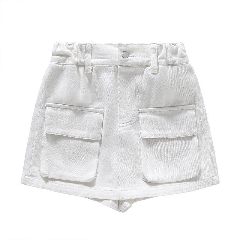 ・カテゴリ: キッズパンツ・スタイル: 韓国風・素材: デニム（綿70%）・ズボン丈: ショートパンツ・安全基準: B類・対象性別: 女の子・対象年齢: 中大童（8歳以上、身長140cm以上）・生地加工: 柔軟処理・柄: 無地・カラー展開: ホワイト、ブラック・サイズ展開: 120cm、130cm、140cm、150cm、160cm、170cm・加工: 切り替え