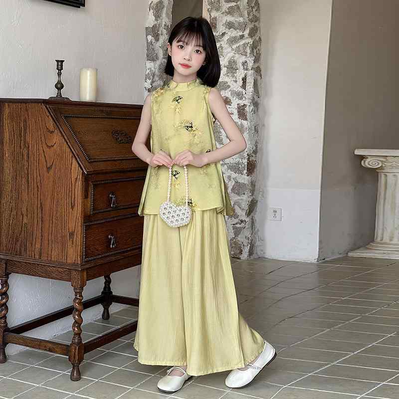 ・カテゴリ: 子供用セットアップ・対象性別: 女性・スタイル: 韓国風・セット内容: パンツセット、2点セット、衣類・対象年齢: 中大童（8歳以上、身長140cm以上）・袖丈: ノースリーブ・フード: なし・パンツ丈: ショートパンツ・生地加工: 柔軟処理・生地の厚さ: 薄手・素材: 綿、ナイロン95%・安全基準: B類・留め具: プルオーバー・カラー展開: 画像色・サイズ展開: 120cm、130cm、140cm、150cm、160cm、170cm