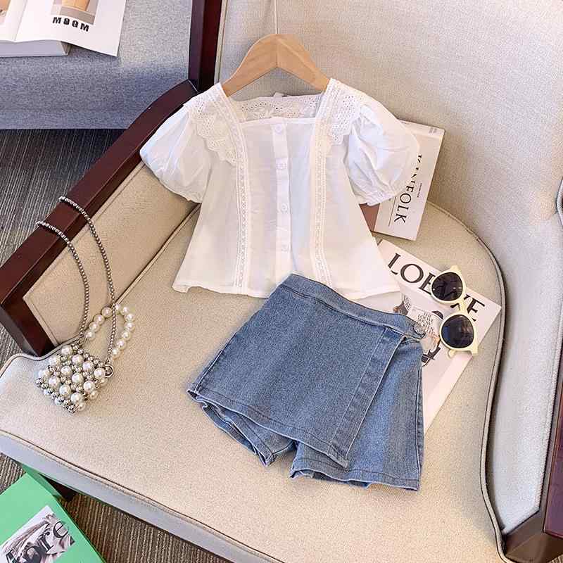 ・カテゴリ: 子供服セット・性別: 女児・スタイル: 韓国風・タイプ: パンツセット・セット内容: トップス、パンツ・対象年齢: 中小童（3〜8歳、100〜140cm）・袖丈: 半袖・パンツ丈: ショートパンツ・加工: 柔軟処理・生地の厚さ: 普通・柄: 無地・デザイン要素: レース・主な素材: 綿65%・安全基準: B類・留め具: シングルブレスト・カラー: グレー・対応身長: 100cm、110cm、120cm、130cm、140cm